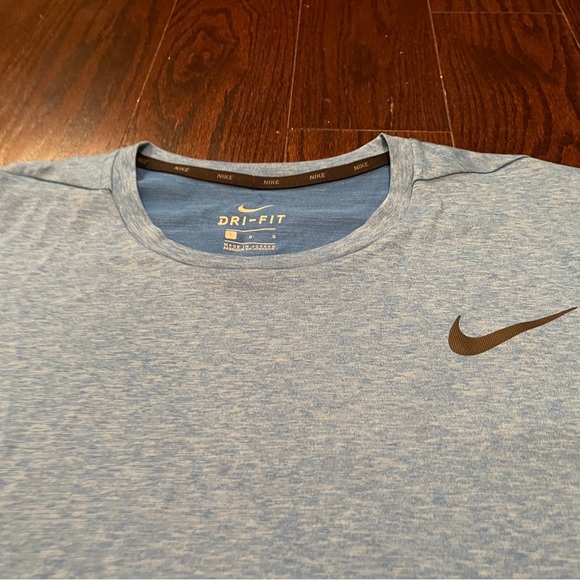 (New with tag) Nike DriFit Workout - Running Extra Light Shirt - Picture 4 of 9